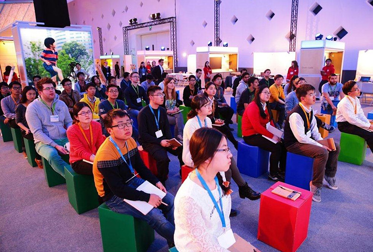 Numerous experts from research and industry, along with representatives of NGOs, came together in Shanghai to discuss urbanization and sustainable urban living in China. (photo)