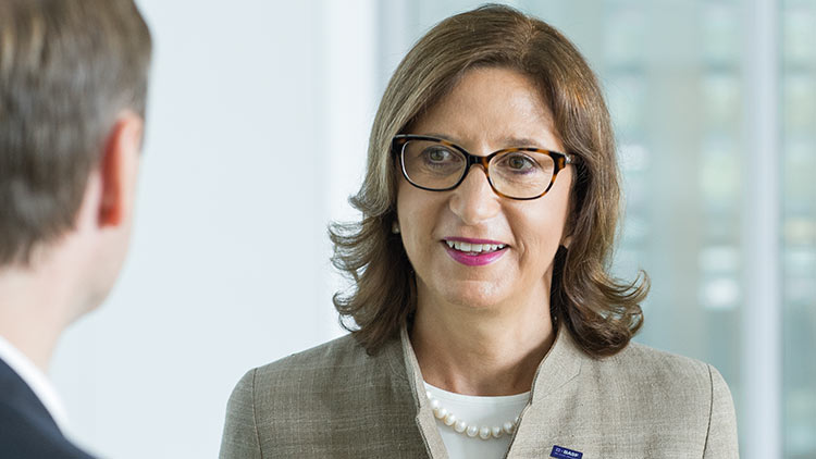 Margret Suckale, Member of the Board of Executive Directors of BASF SE (Photo)